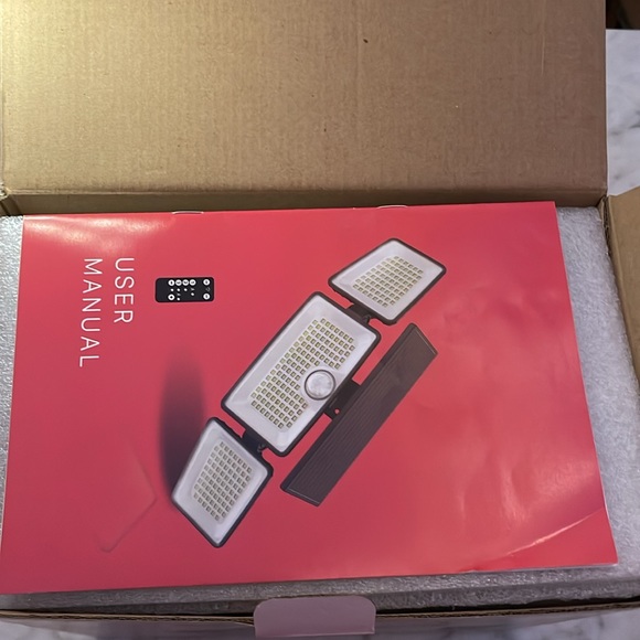 2 pack Daphino 3 head solar lights with remote controls - Picture 9 of 10